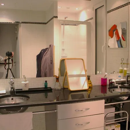 Feelgood Homestay Paris